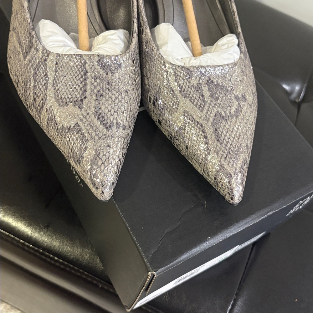 Women's Snakeskin Pattern Shoes naturalizer wide - Picture 6 of 7